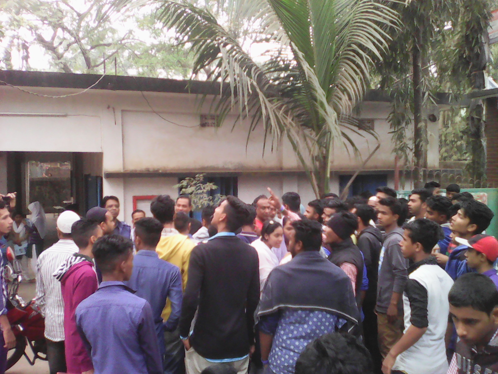 বিয়ানীবাজারে পরীক্ষার হলে যথা সময়ে প্রশ্নপত্র বিতরণ না করার অভিযোগে ৩ হল প্রত্যবেক্ষককে অব্যাহতি