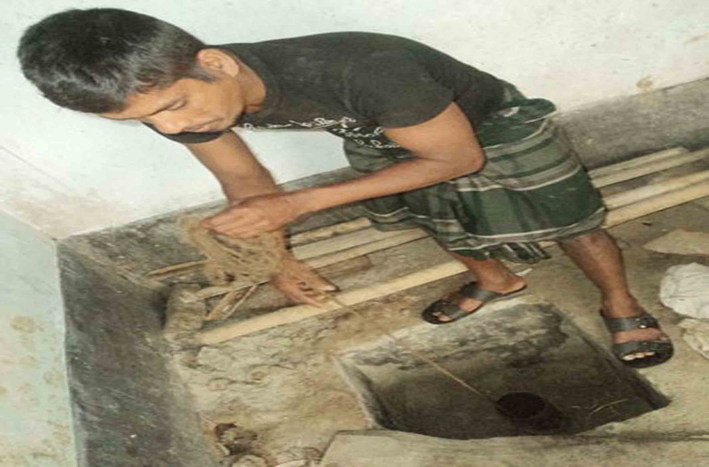 পার্বতীপুরে নলকূপের পানিতে মিশ্রিত জ্বালানি তেল – পরীক্ষার জন্য নমুনা নিয়ে গেছেন কর্তৃপক্ষ
