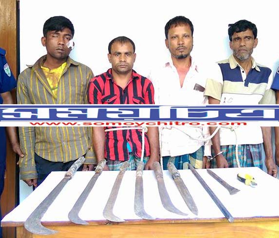 শ্রীমঙ্গলে অস্ত্রসহ ৪ ডাকাত আটক
