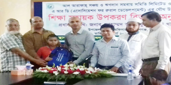 গোলাপগঞ্জে প্রতিবন্ধী শিক্ষার্থীদের মাঝে শিক্ষা সহায়ক উপকরণ বিতরণ
