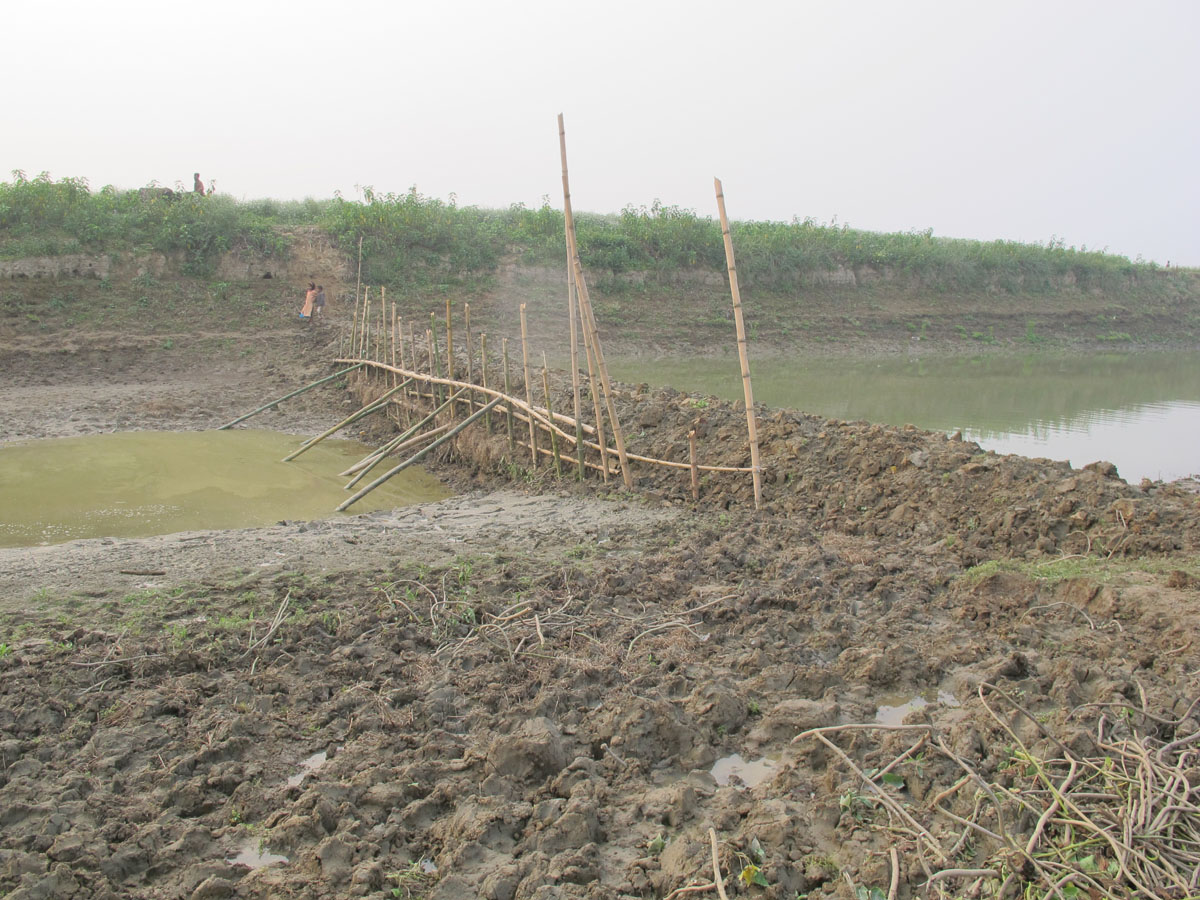 হাকালুকিতে মাছ শিকারের মহোসৎব চলছে