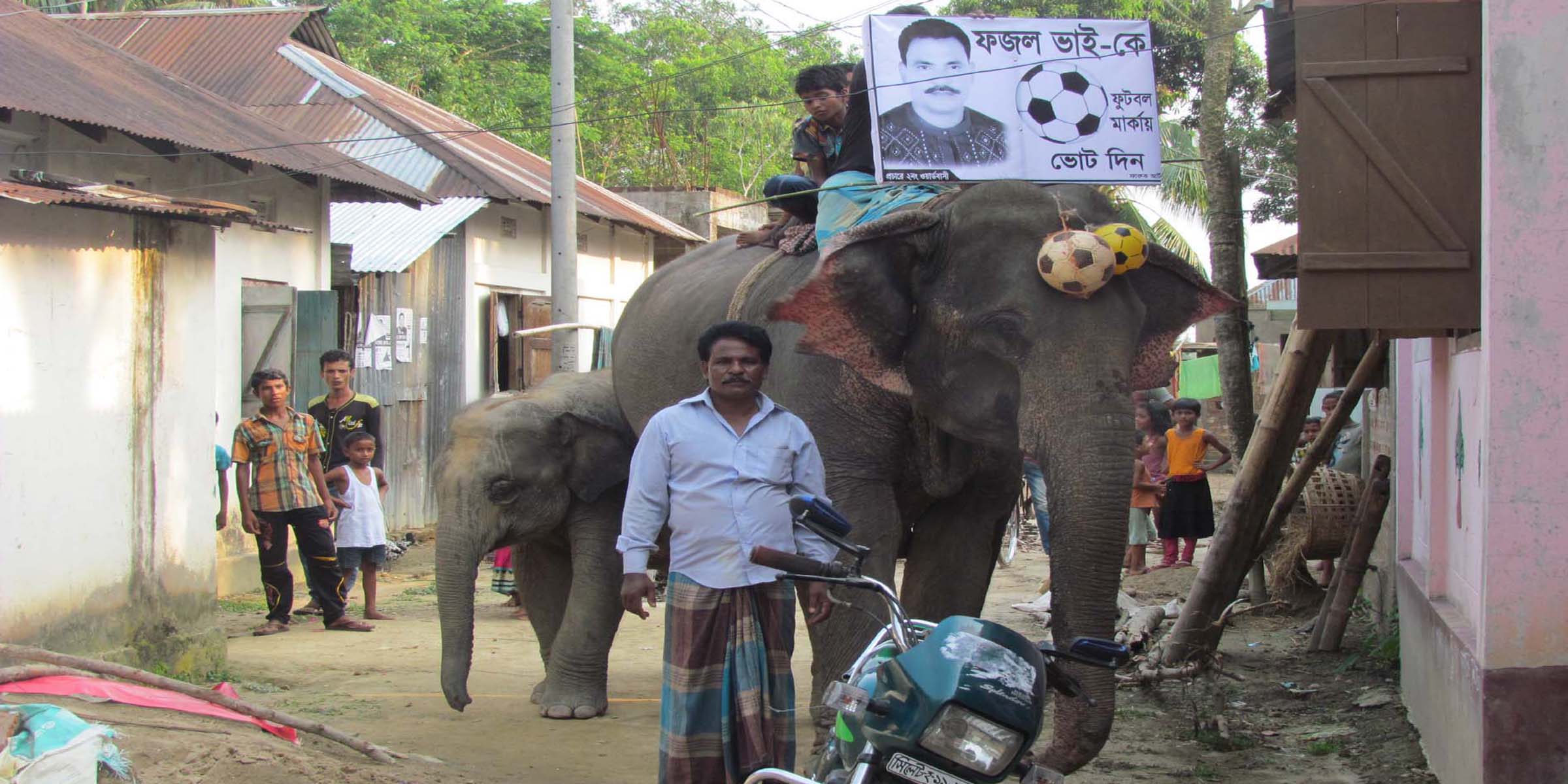 “এগুলো আমার হাতি, আমার আরেকটি হাতি রয়েছে সেটা যশোরের একটি সার্কাস পার্টিকে ভাড়া দিয়েছি