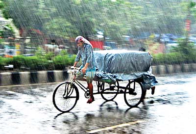 বজ্রপাতের সময় একটু সচেতন হলে নিরাপদে থাকা সম্ভব