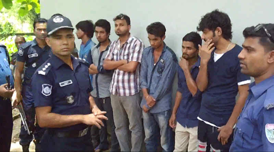মৌলভীবাজারে ভোট কেন্দ্র দখলের প্রস্তুতির সময় দেশীয় অস্ত্রসহ আটক-৬