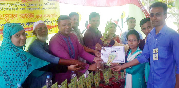 কমলগঞ্জে এসএসসি ও দাখিল পরীক্ষার্থীদের বৃত্তি প্রদান