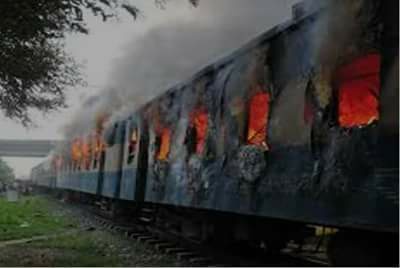 ফলোআপ: পারাবত ট্রেনে অগ্নিকান্ডে ২ কোটি টাকার ক্ষতি