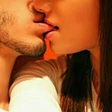 বসকে চুমু দিয়ে দিনের কাজ শুরু হয় যে অফিসে