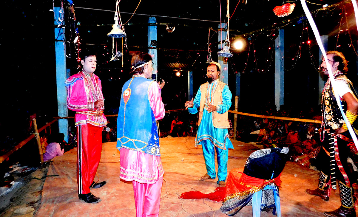 ঐতিহ্য ধরে রাখতে জুড়ীর কুচাই চা-বাগানে যাত্রাপালার আসর