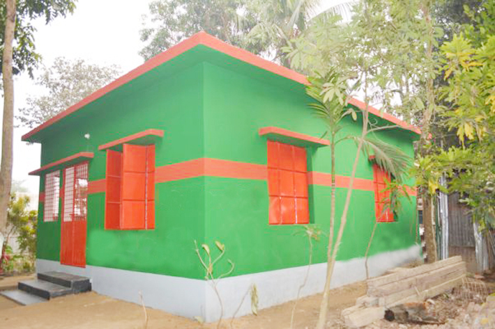 বড়লেখার ৬ মুক্তিযোদ্ধার লাল-সবুজের ‘বীর নিবাস’