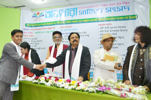 মুক্তিযুদ্ধের ছড়ার জন্য সম্মাননা পেলেন  ছড়াকার লুৎফুর রহমান