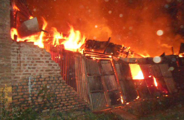 রাজশাহীতে ফুড বেকারীর কারখানায় অগ্নিকাণ্ড, ক্ষতি ৬লাখ