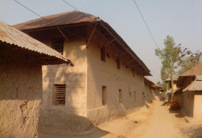 রাজশাহীরঐতিহ্যবাহী মাটির বাড়ি আর চোখে পরে না
