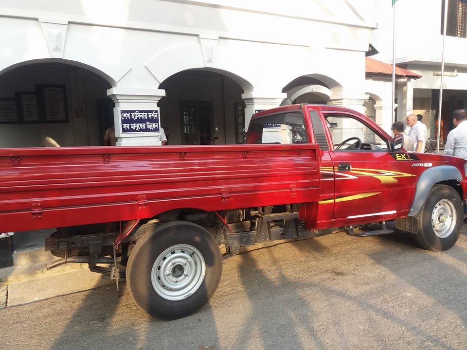 নিটল মটরর্স মৌলভীবাজার পৌরসভাকে পিকআপ গাড়ি উপহার
