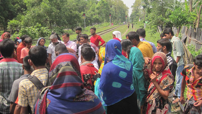 ট্রেনে কাটা পড়ে মেয়েসহ বাবা মারা গেছেন