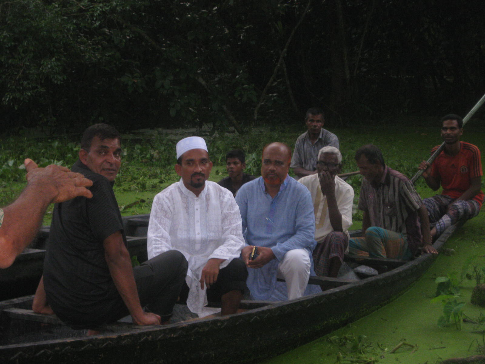 পূর্ব মুড়িয়ায় বন্যা কবলিত গ্রাম পরির্দশনে চেয়ারম্যান আলহাজ্ব আবুল খায়ের