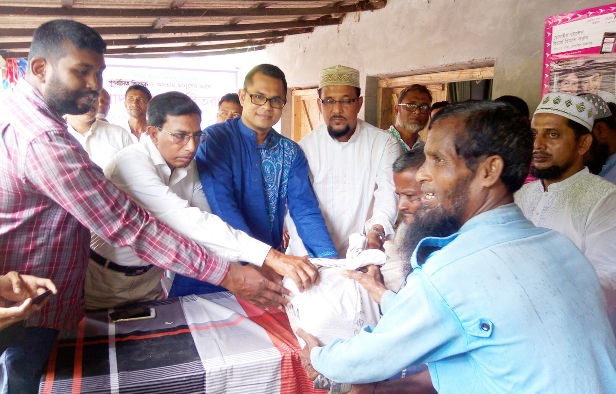 কাশিমাড়ীতে পূণর্বাসিত ভিক্ষুক ও অসহায় মানুষের মাঝে খাদ্য সামগ্রী বিতরন