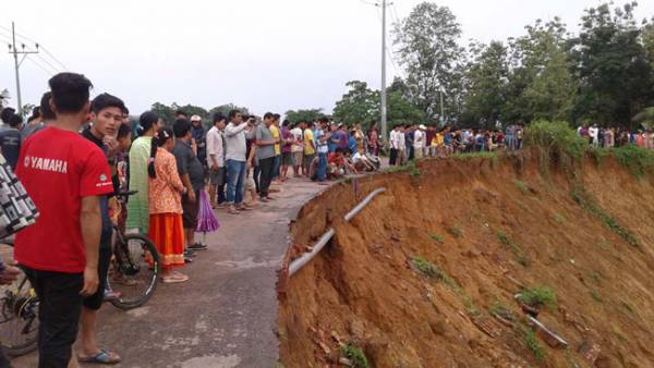 তিন জেলায় পাহাড়ধসে ছয় সেনা সদস্যসহ ৯৪ জন নিহত