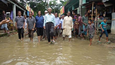 বন্যা পরিস্থিতি ॥  দুবাগে ডাইক মেরামতের ঘোষণা দিলেন শিক্ষামন্ত্রী