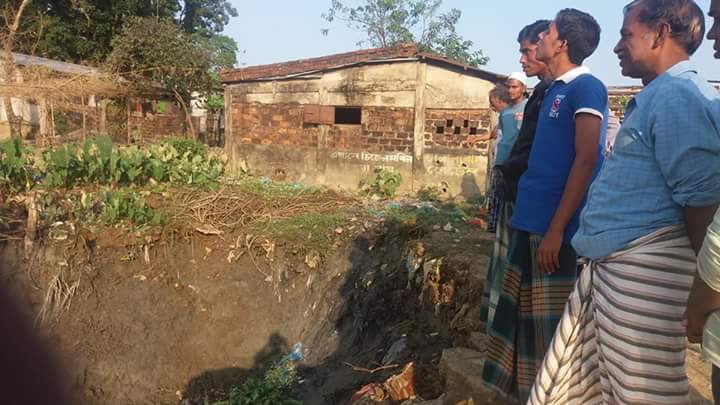 গোলাপগঞ্জের কাঁচাবাজার নদীভাঙ্গনের কবলে, আতংকে ব্যবসায়ীরা