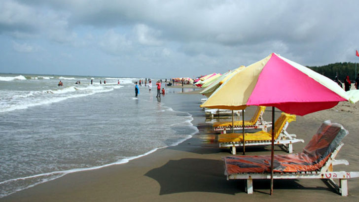 কক্সবাজারে বিদেশি পর্যটকবাহী বাস ভাংচুর