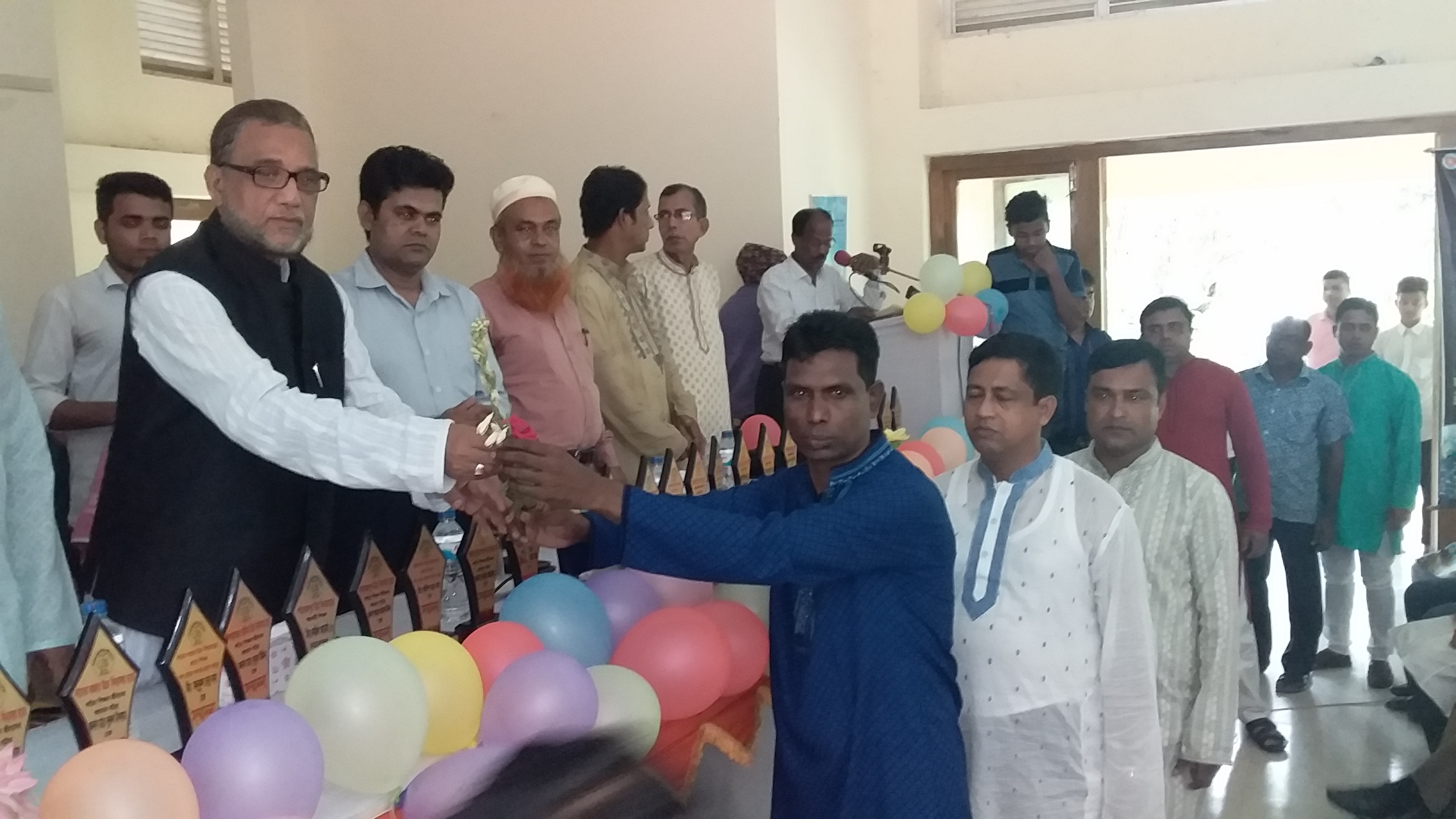 বড়লেখায় মাধ্যমিক শিক্ষক সমিতির অভিষেক ও সংবর্ধনা অনুষ্ঠিত