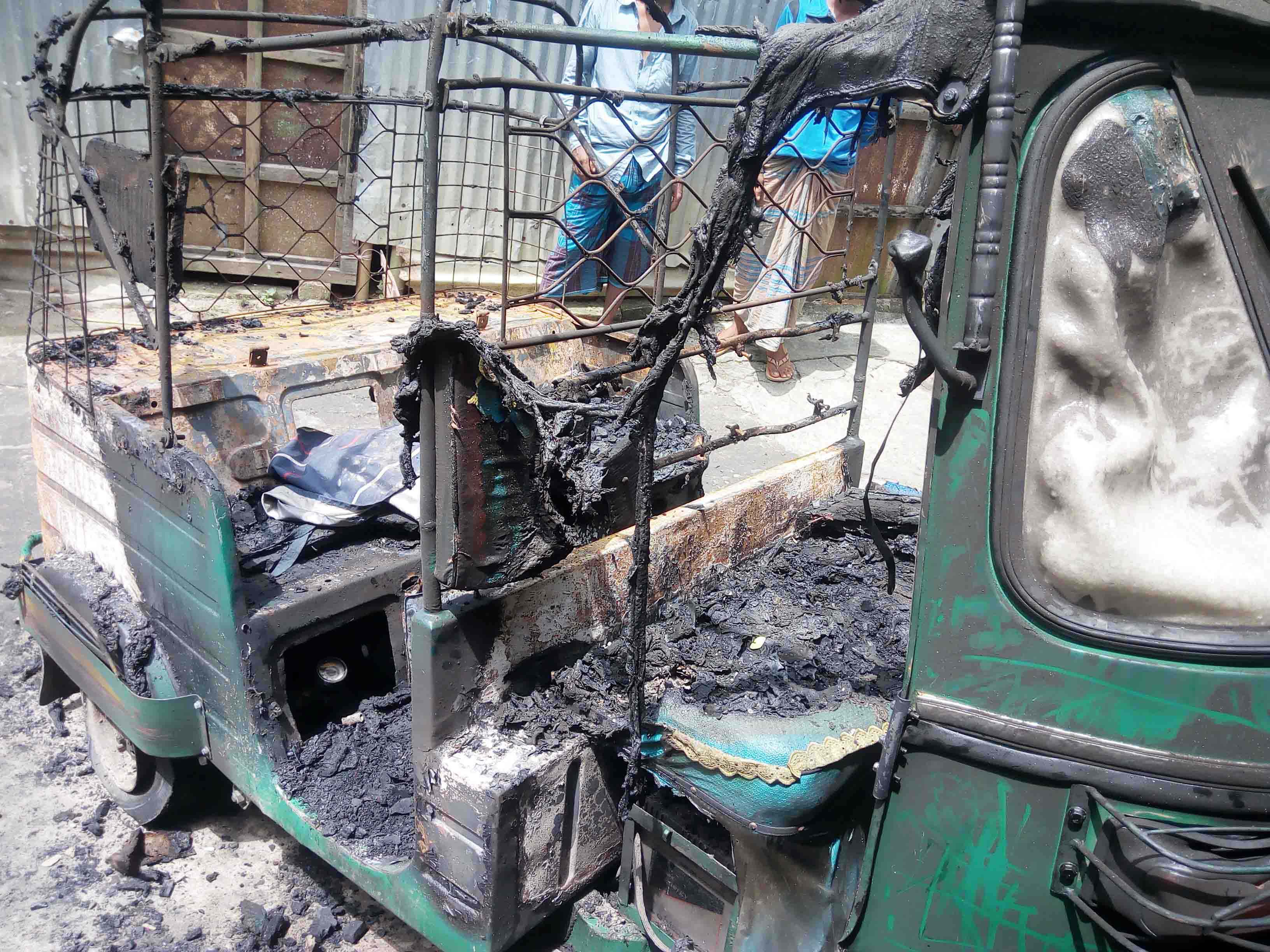জগন্নাথপুরে আগুনে পুড়ে ৫ লক্ষাদিক টাকার ক্ষয়ক্ষতি