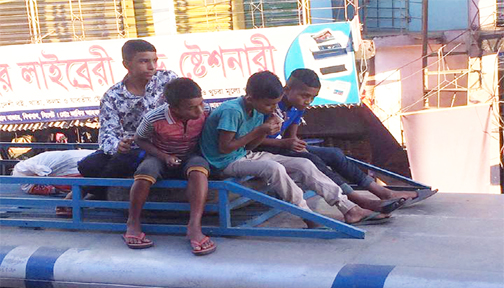 মাদকের ভয়াল থাবায়  ধ্বংসের মুখে শিশুরাও!