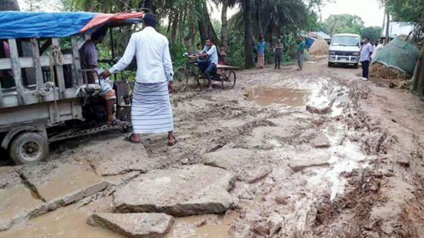 নাটোরের কয়েন বাজার-নগর সড়ক বেহাল