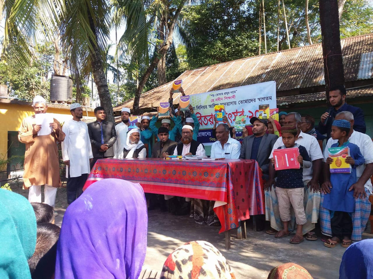 বিয়ানীবাজারের দাসউরা সিনিয়র আলিম মাদ্রাসায় বই বিতরণ উৎসব সম্পন্ন