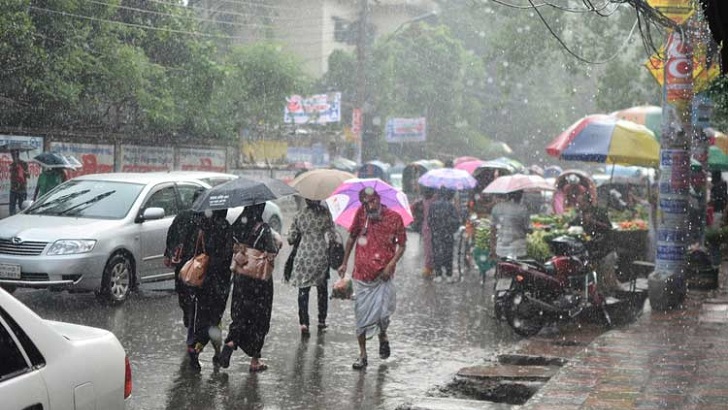 ঢাকার কাছাকাছি ফণি: ভারী বৃষ্টি হচ্ছে
