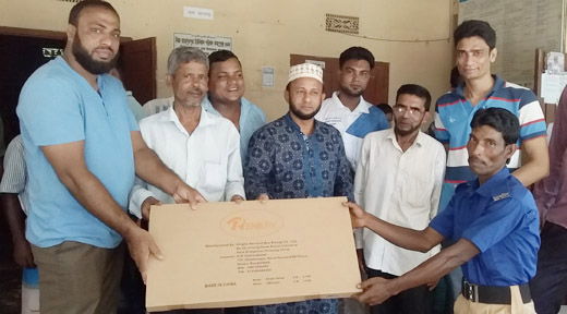 বড়লেখায় সৌর বিদ্যুৎ বিতরণ
