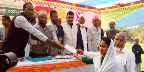 বড়লেখার ইটাউরি উচ্চ বিদ্যালয়ে মেধাবৃত্তি বিতরণ
