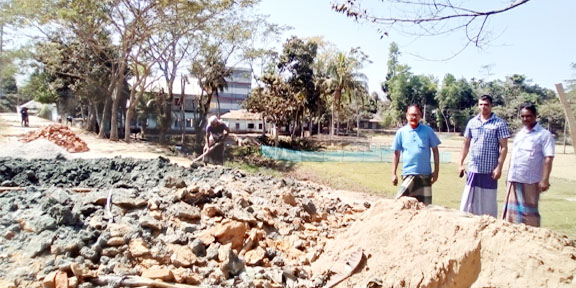 ইটাউরি গ্রামবাসীর উদ্যোগে চত্বর নির্মাণ শুরু