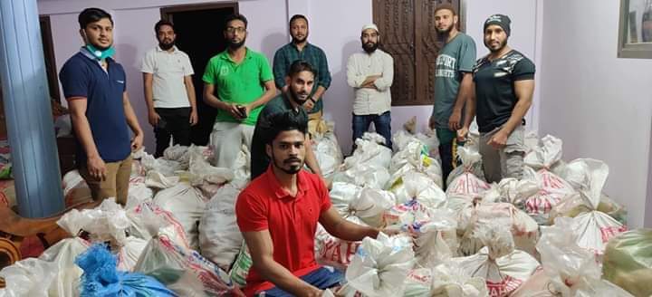 একশত পরিবারের মধ্যে ত্রান বিতরন করবে বন্ধু মহল