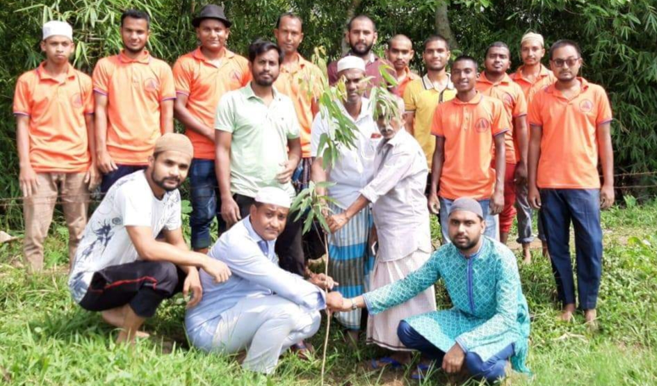 পাকশাইল গ্রেট ভিশন’র  উদ্যোগে মাটি ভরাট ও বৃক্ষরোপণ সম্পন্ন
