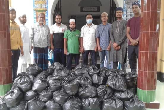 পকুয়া ইসলামী সমাজ কল্যান সংস্থার উদ্যোগে ২য় বারের মতো ত্রাণ সামগ্রী বিতরণ