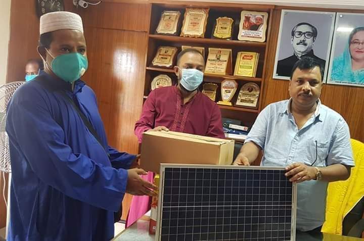 বড়লেখায় ৭৫টি সৌরভ প্যানেল বিতরণ