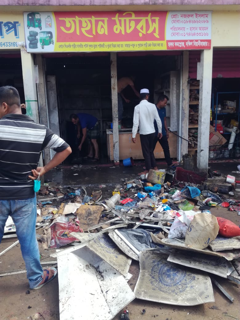 বিয়ানীবাজারে অগ্নিকাণ্ডে তাহান মটরস’র সত্তাধিকারী নজরুল ইসলাম দিশেহারা
