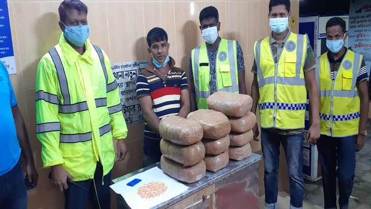 শ্রীমঙ্গলে ২০ কেজি গাঁজা ও ৩২০ পিস ইয়াবাসহ মাদক ব্যবসায়ী গ্রেফতার