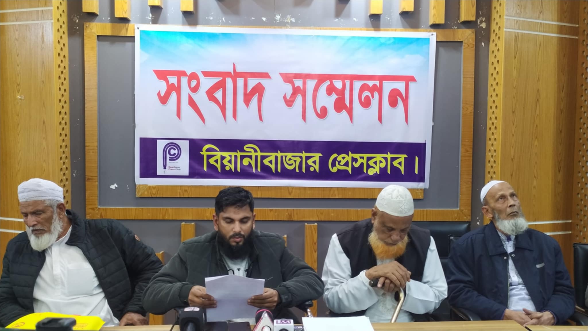 বিয়ানীবাজারে প্রতিবেশীর ভয়ে আতংকিত ট্রাভেল ব্যাবসায়ীর পরিবার