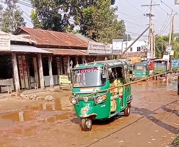 বাহুবল হাসপাতাল এলাকায় ড্রেনেজ দুর্ভোগে জনতা বিপর্যস্ত