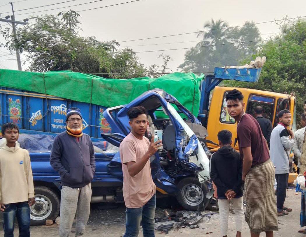বাহুবলে ট্রাক–পিকআপ মুখোমুখি সংঘর্ষে ২ জন নিহত