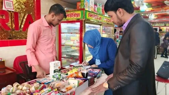 বড়লেখায় ভেজাল পণ্য বিক্রি: ‘পিউরিয়া ফুড প্রোডাক্টস’কে ৩০ হাজার টাকা জরিমানা