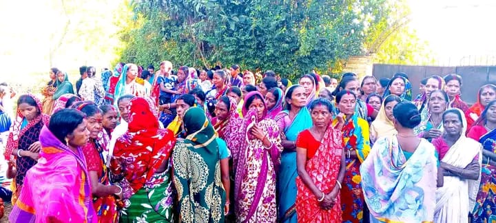 মৃত শিশুকে খুলে নিয়ে বিক্ষোভ মিছিল