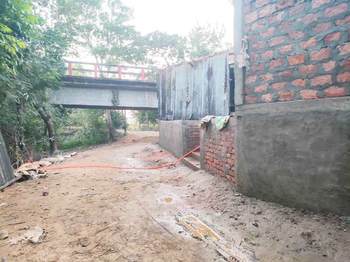 কোম্পানীগঞ্জে সড়কের উপর ঘর নির্মাণের অভিযোগ