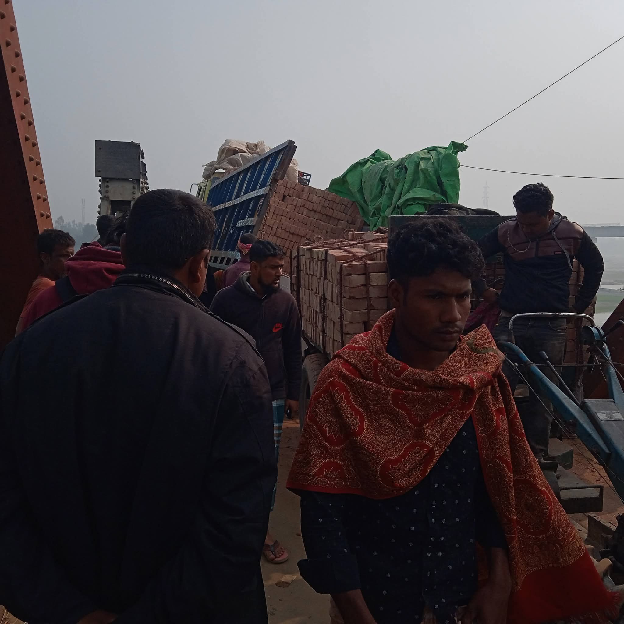 ওভারলোড ইটবোঝাই ট্রাকে ভেঙে গেল সোনাহাট সেতুর পাটাতন যোগাযোগ বন্ধ