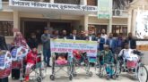 ভূরুঙ্গামারীতে বাংলা ইশারা ভাষা দিবসে সুবর্ণ নাগরিককে হুইল চেয়ার ও হেয়ারিং এইড বিতরণ