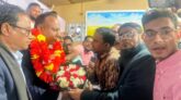 নবনির্বাচিত এমপি এমরান চৌধুরীকে বিয়ানীবাজার প্রেসক্লাবের ফুলেল শুভেচ্ছা