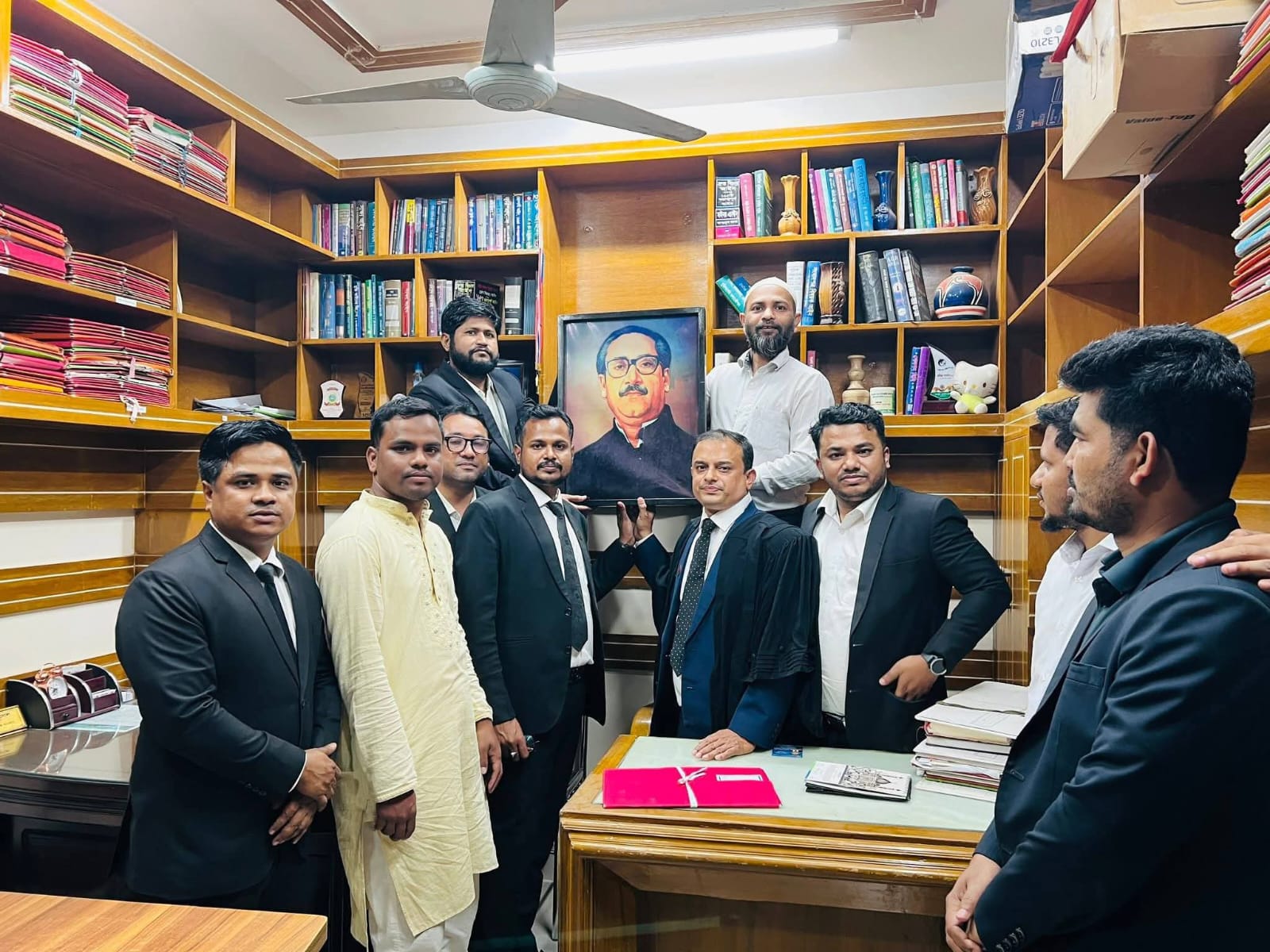 কক্সবাজারে আওয়ামীপন্থী আইনজীবীর অফিসে বঙ্গবন্ধুর ছবি সংযোজন