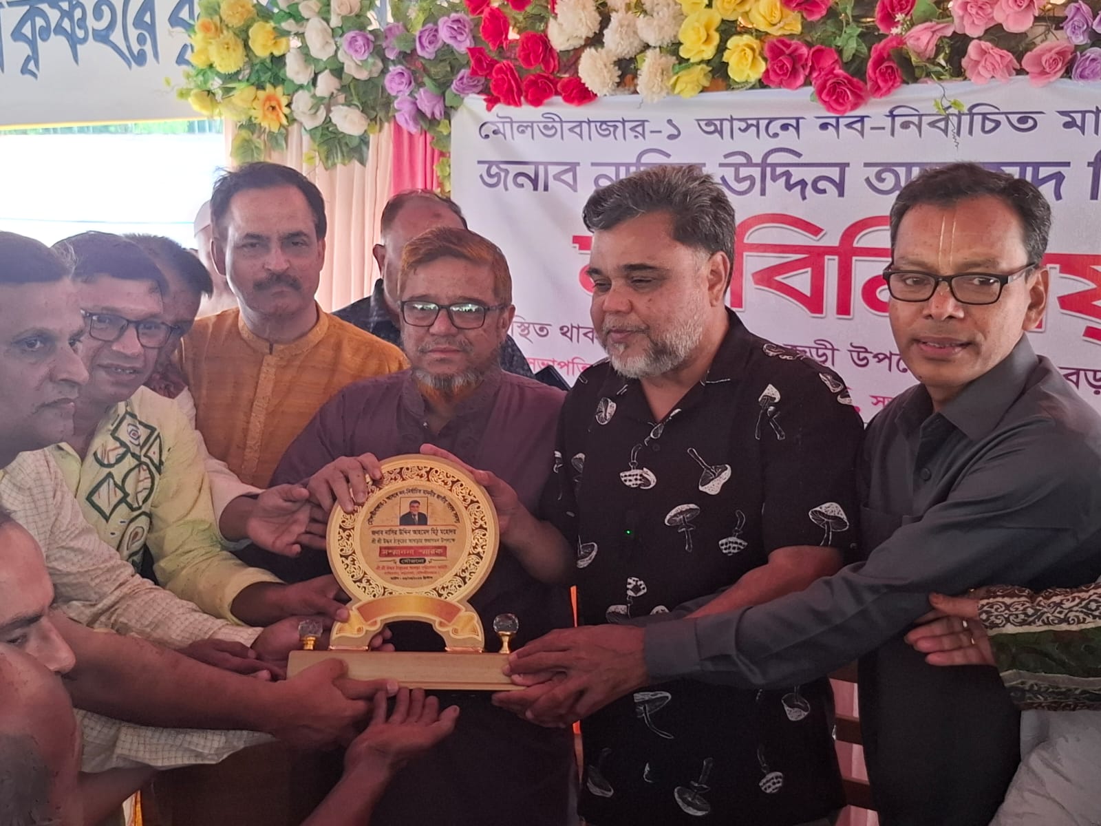 বড়লেখায় শ্রীশ্রী উদ্ভব ঠাকুরের আখড়ায় এমপি নাসির উদ্দিন মিটুর মতবিনিময়